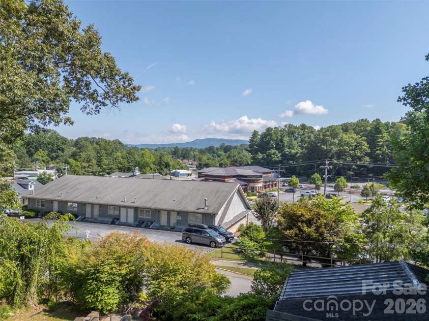 720 Sylvan Boulevard, Hendersonville, NC 28791.  MLS# CAR4403637, YatesRealty ID 36978. 