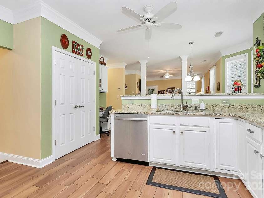 3229 Sapphire Lane, Fort Mill, SC 29708.  MLS# CAR4220296, YatesRealty ID 3698. Kitchen