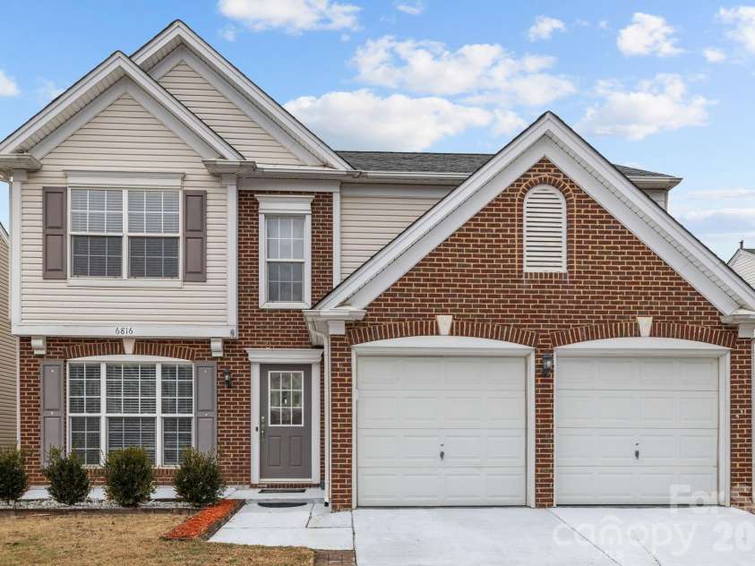 6816 Southbrook Drive, Charlotte, NC 28277.  MLS# CAR4338620, YatesRealty ID 3698. 