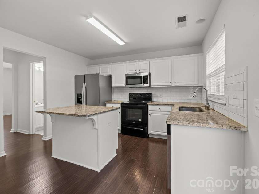 6816 Southbrook Drive, Charlotte, NC 28277.  MLS# CAR4338620, YatesRealty ID 3698. 