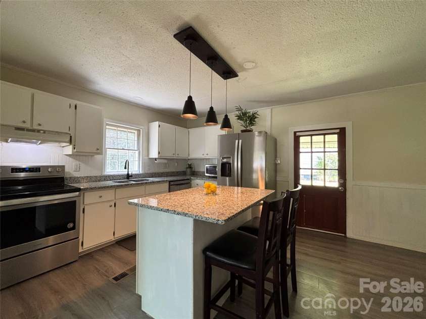 441 Pineview Road, Rock Hill, SC 29730.  MLS# CAR4398244, YatesRealty ID 36980. Brand new recently installed Kitchen Island with Granite Top