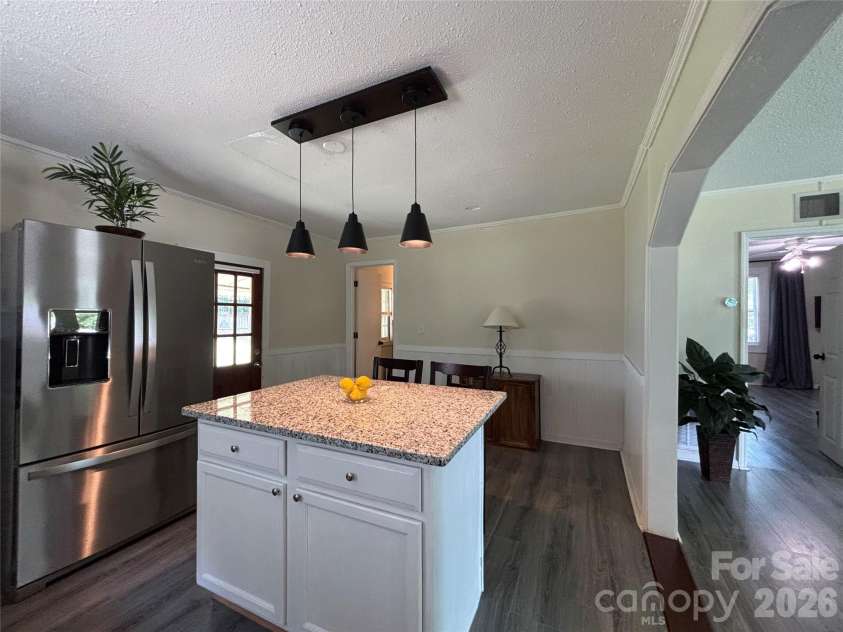 441 Pineview Road, Rock Hill, SC 29730.  MLS# CAR4398244, YatesRealty ID 36980. New light fixture...