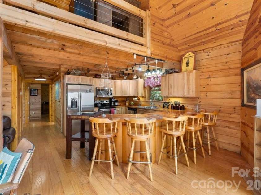 4435 Flat Mountain Road, Highlands, NC 28741.  MLS# CAR4402768, YatesRealty ID 36981. Breakfast Bar