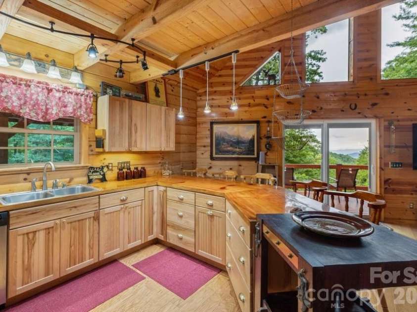 4435 Flat Mountain Road, Highlands, NC 28741.  MLS# CAR4402768, YatesRealty ID 36981. Kitchen on Main