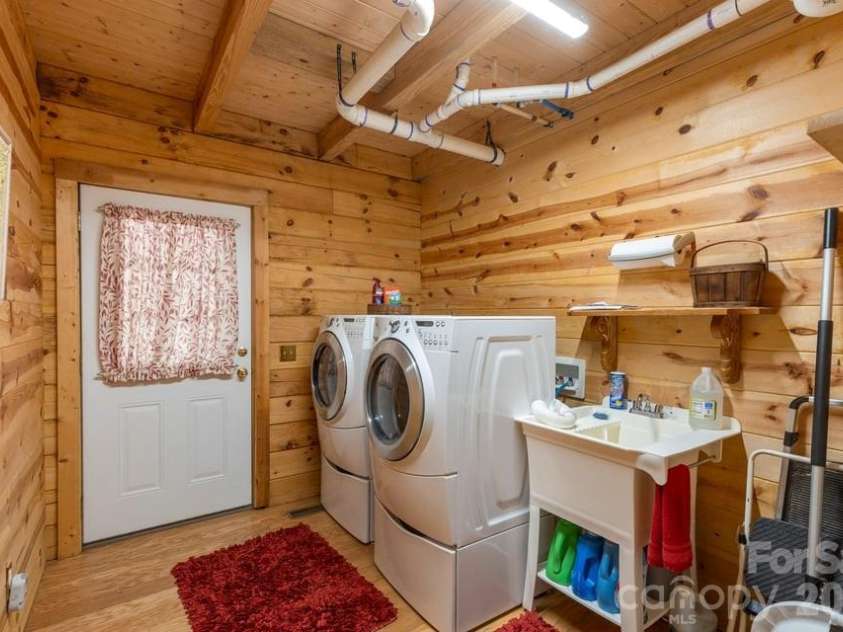 4435 Flat Mountain Road, Highlands, NC 28741.  MLS# CAR4402768, YatesRealty ID 36981. Laundry Room on Main