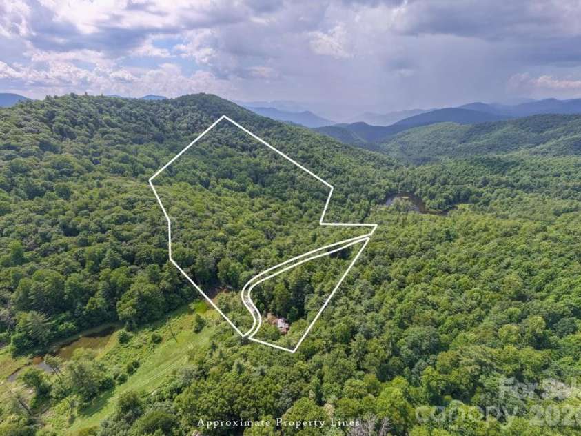 4435 Flat Mountain Road, Highlands, NC 28741.  MLS# CAR4402768, YatesRealty ID 36981. Lines are not based on a survey and are for reference only.