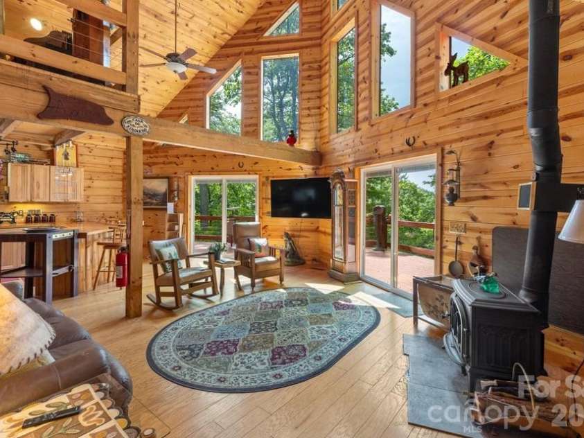 4435 Flat Mountain Road, Highlands, NC 28741.  MLS# CAR4402768, YatesRealty ID 36981. Living Room