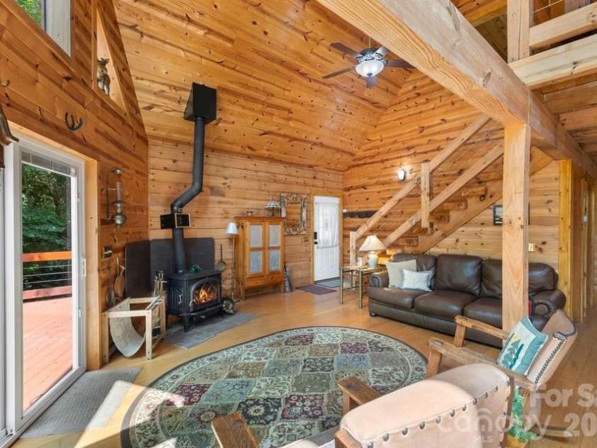 4435 Flat Mountain Road, Highlands, NC 28741.  MLS# CAR4402768, YatesRealty ID 36981. Living Room