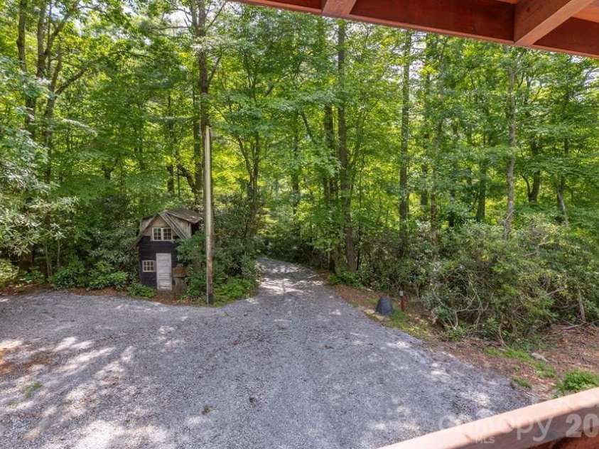 4435 Flat Mountain Road, Highlands, NC 28741.  MLS# CAR4402768, YatesRealty ID 36981. Private Driveway and Ample Parking