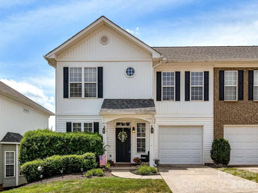 2398 Woodridge Drive, Fort Mill, SC 29715.  MLS# CAR4395419, YatesRealty ID 36982. 