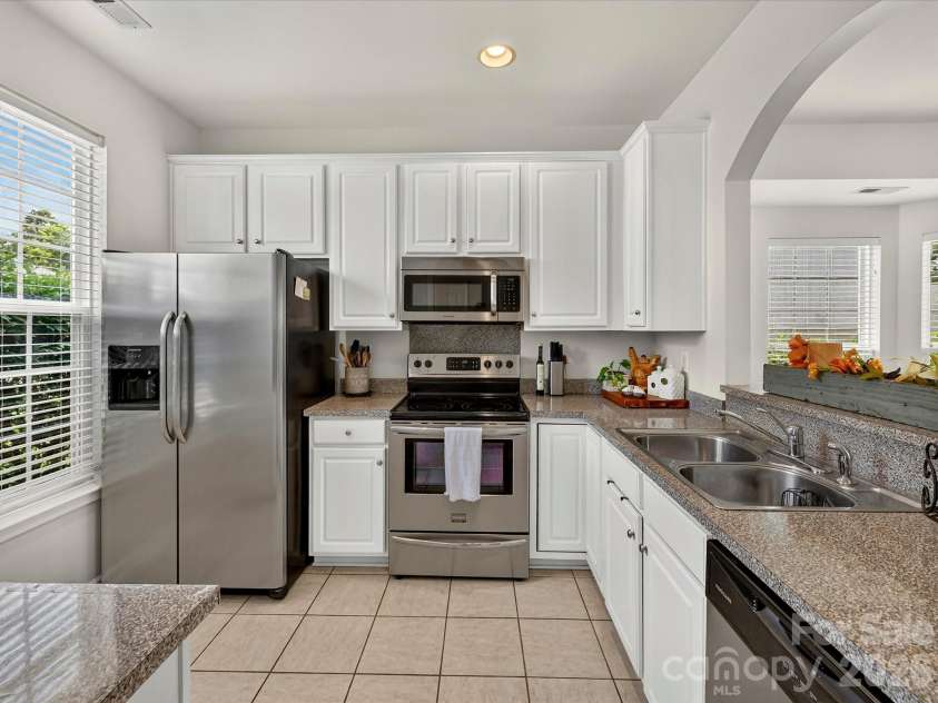 2398 Woodridge Drive, Fort Mill, SC 29715.  MLS# CAR4395419, YatesRealty ID 36982. 