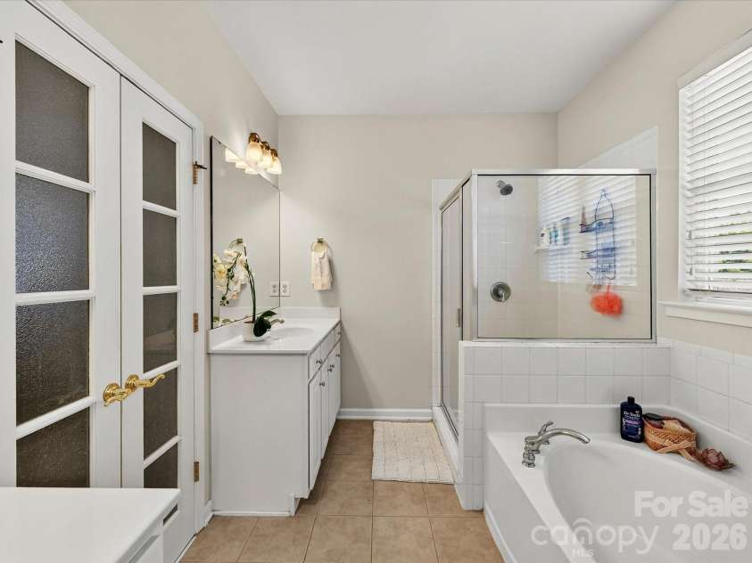2398 Woodridge Drive, Fort Mill, SC 29715.  MLS# CAR4395419, YatesRealty ID 36982. 