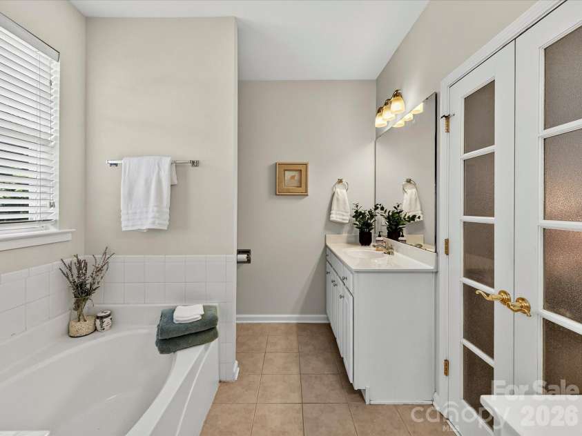 2398 Woodridge Drive, Fort Mill, SC 29715.  MLS# CAR4395419, YatesRealty ID 36982. 
