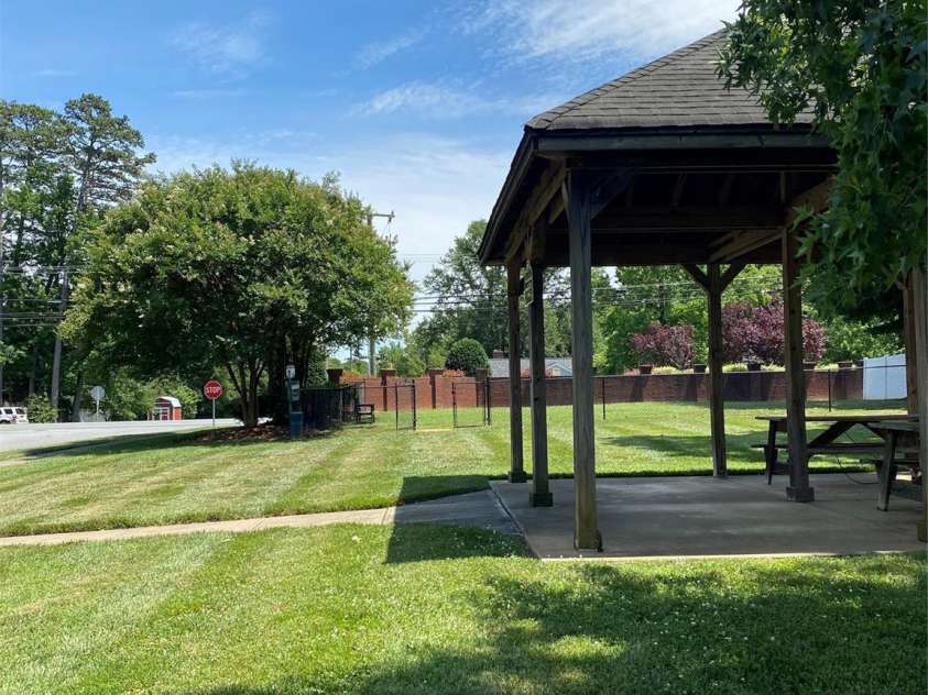 100 Ferncliff Drive, Mount Holly, NC 28120.  MLS# CAR4390766, YatesRealty ID 36985. 