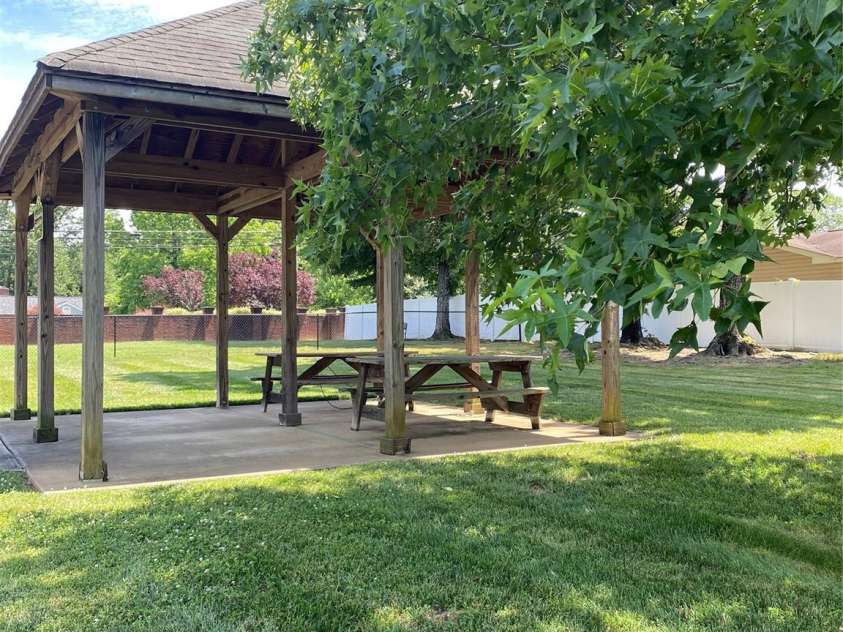 100 Ferncliff Drive, Mount Holly, NC 28120.  MLS# CAR4390766, YatesRealty ID 36985. 
