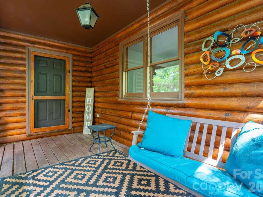 423 Rambling Drive, Hendersonville, NC 28739.  MLS# CAR4403347, YatesRealty ID 36988. 