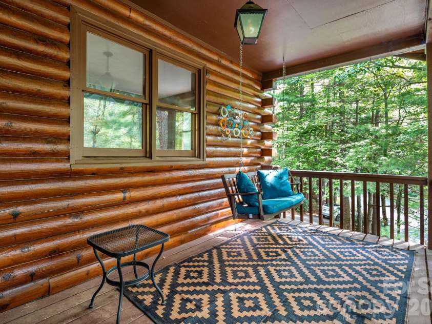 423 Rambling Drive, Hendersonville, NC 28739.  MLS# CAR4403347, YatesRealty ID 36988. 