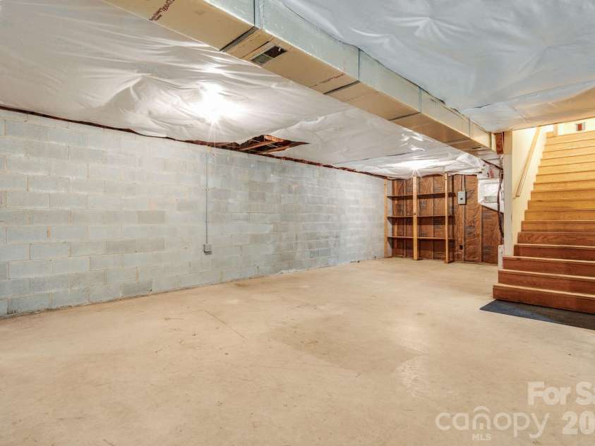 423 Rambling Drive, Hendersonville, NC 28739.  MLS# CAR4403347, YatesRealty ID 36988. 