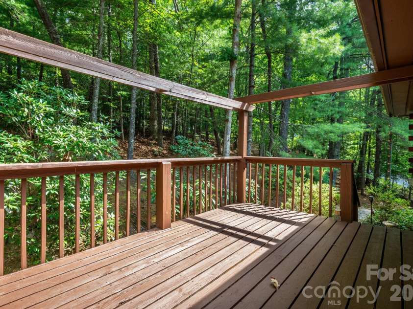 423 Rambling Drive, Hendersonville, NC 28739.  MLS# CAR4403347, YatesRealty ID 36988. 