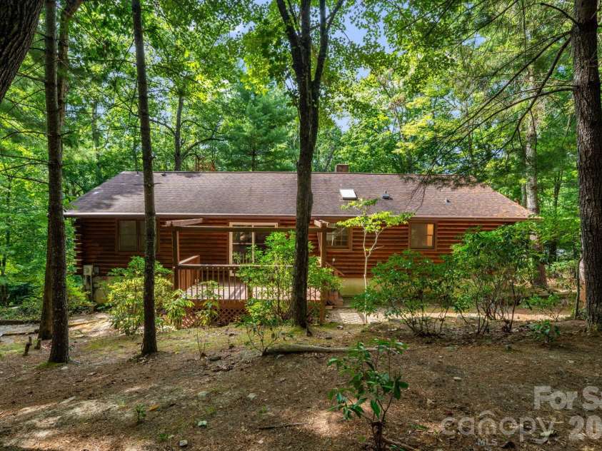 423 Rambling Drive, Hendersonville, NC 28739.  MLS# CAR4403347, YatesRealty ID 36988. 