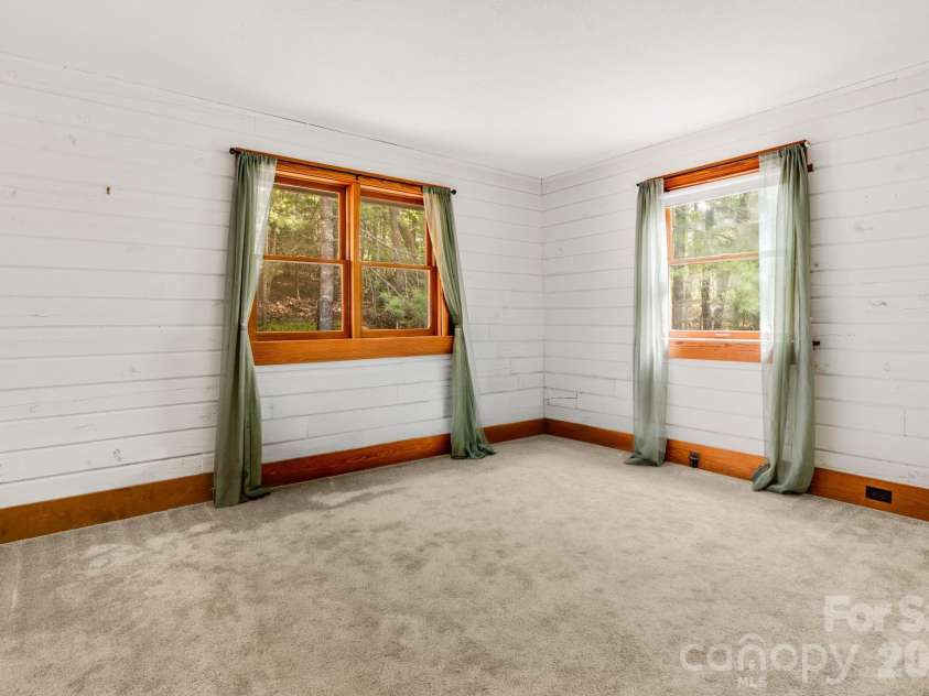 423 Rambling Drive, Hendersonville, NC 28739.  MLS# CAR4403347, YatesRealty ID 36988. Bedroom 3