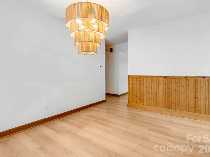 423 Rambling Drive, Hendersonville, NC 28739.  MLS# CAR4403347, YatesRealty ID 36988. Dining Room