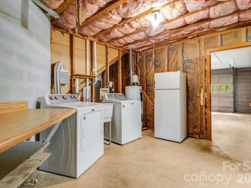 423 Rambling Drive, Hendersonville, NC 28739.  MLS# CAR4403347, YatesRealty ID 36988. Laundry