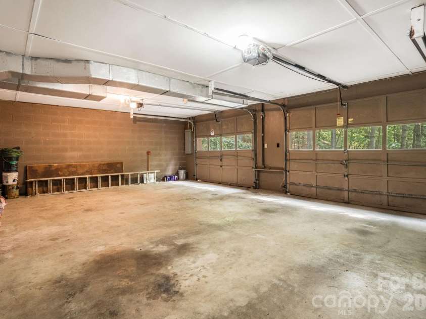 423 Rambling Drive, Hendersonville, NC 28739.  MLS# CAR4403347, YatesRealty ID 36988. Oversized Garage