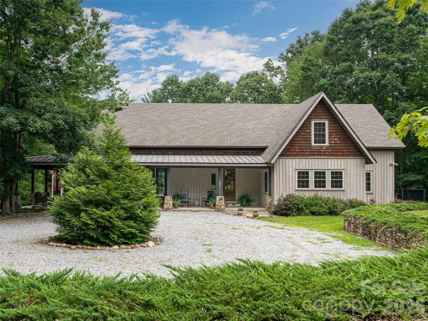 103 Old Saluda Drive, Saluda, NC 28773.  MLS# CAR4401820, YatesRealty ID 36989. 