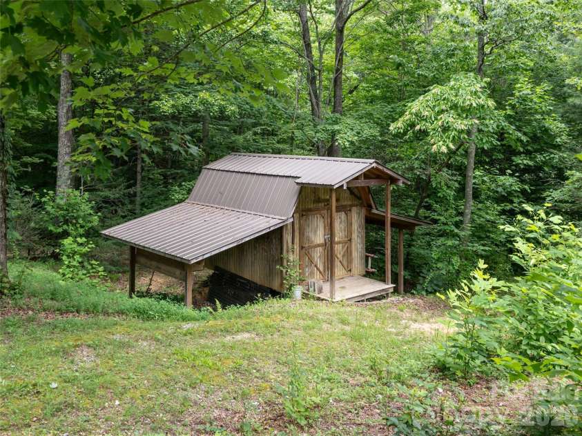 103 Old Saluda Drive, Saluda, NC 28773.  MLS# CAR4401820, YatesRealty ID 36989. 
