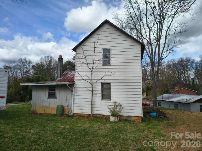 101 Knight Drive, Clyde, NC 28721.  MLS# CAR4349407, YatesRealty ID 3699. 