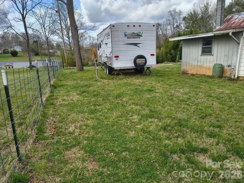 101 Knight Drive, Clyde, NC 28721.  MLS# CAR4349407, YatesRealty ID 3699. 