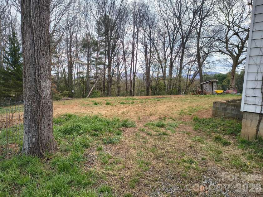 101 Knight Drive, Clyde, NC 28721.  MLS# CAR4349407, YatesRealty ID 3699. 