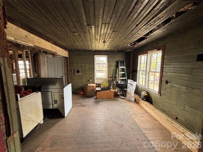 101 Knight Drive, Clyde, NC 28721.  MLS# CAR4349407, YatesRealty ID 3699. 