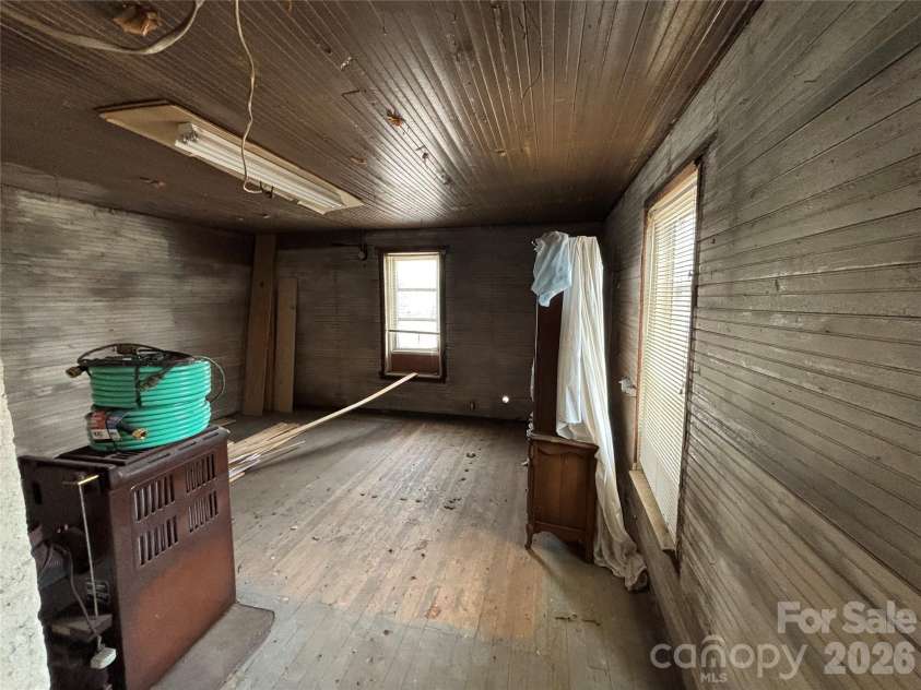 101 Knight Drive, Clyde, NC 28721.  MLS# CAR4349407, YatesRealty ID 3699. 