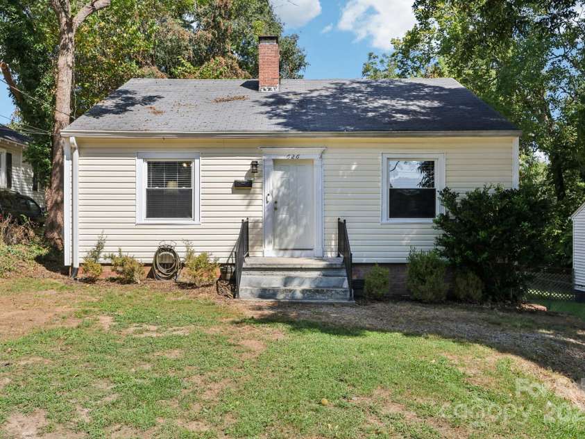 626 4th Avenue, Gastonia, NC 28054.  MLS# CAR4304726, YatesRealty ID 3699. 