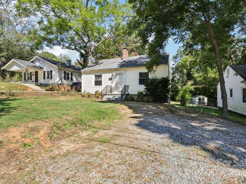 626 4th Avenue, Gastonia, NC 28054.  MLS# CAR4304726, YatesRealty ID 3699. 