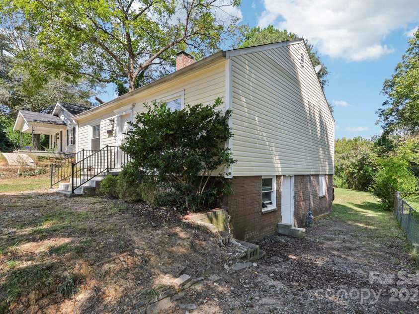 626 4th Avenue, Gastonia, NC 28054.  MLS# CAR4304726, YatesRealty ID 3699. 