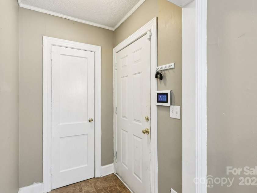 626 4th Avenue, Gastonia, NC 28054.  MLS# CAR4304726, YatesRealty ID 3699. 