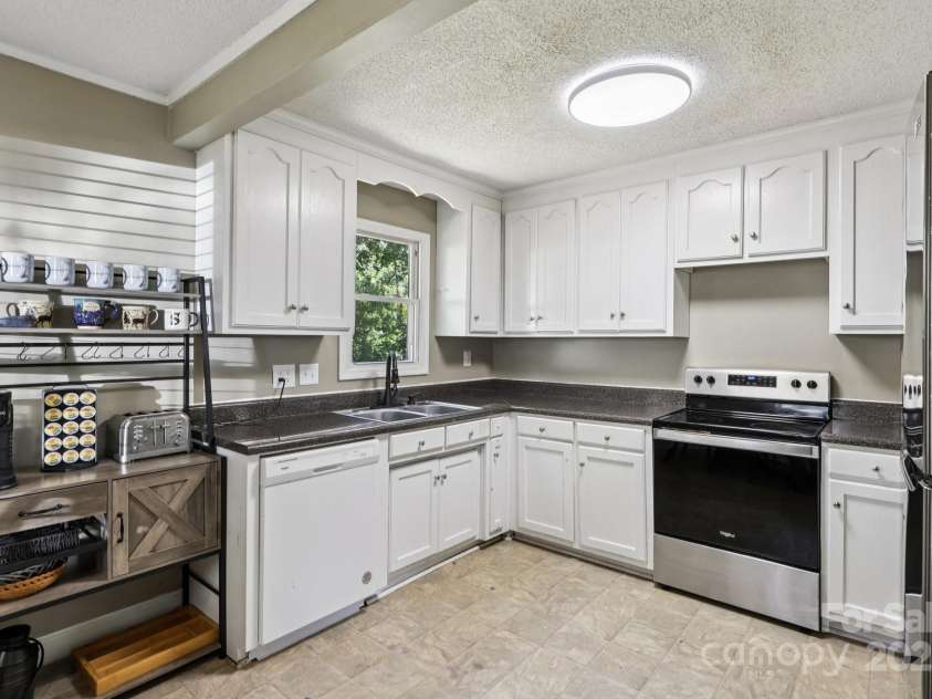 626 4th Avenue, Gastonia, NC 28054.  MLS# CAR4304726, YatesRealty ID 3699. 