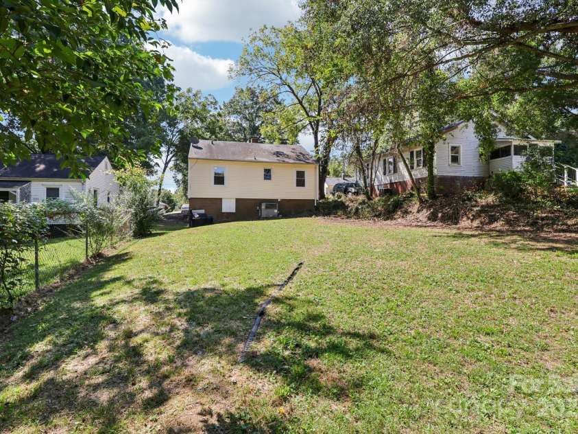 626 4th Avenue, Gastonia, NC 28054.  MLS# CAR4304726, YatesRealty ID 3699. 