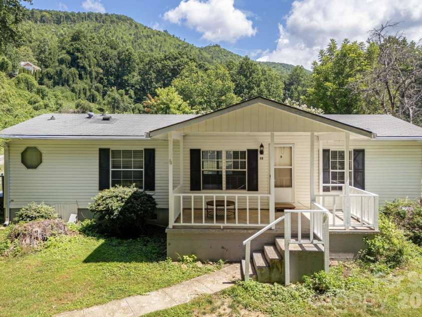 15 Grey Rock Valley, Black Mountain, NC 28711.  MLS# CAR4400913, YatesRealty ID 36991. 