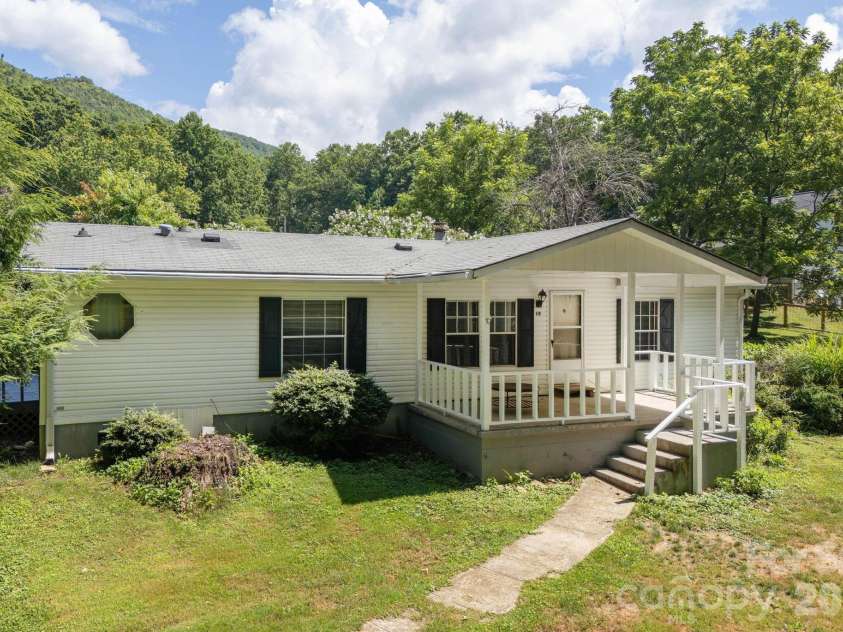 15 Grey Rock Valley, Black Mountain, NC 28711.  MLS# CAR4400913, YatesRealty ID 36991. 