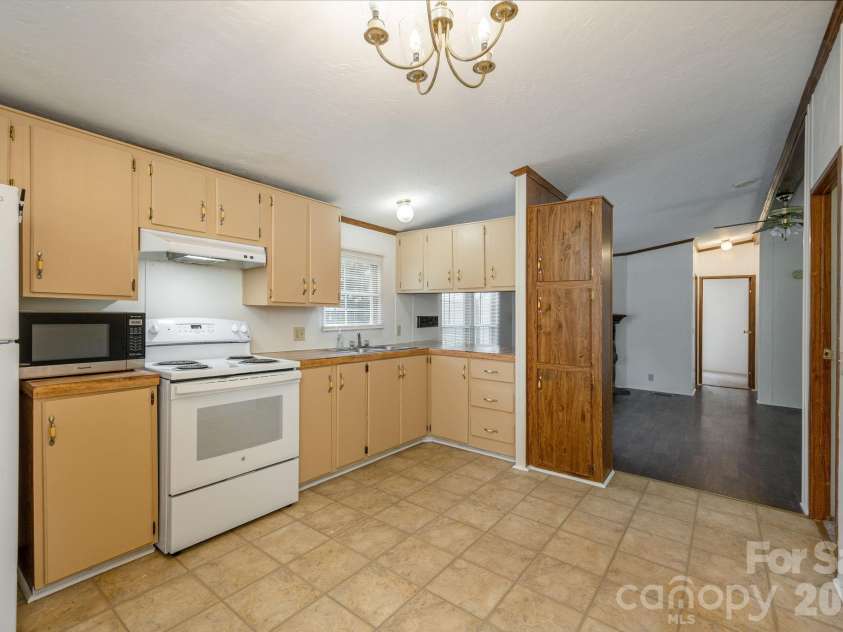 15 Grey Rock Valley, Black Mountain, NC 28711.  MLS# CAR4400913, YatesRealty ID 36991. 