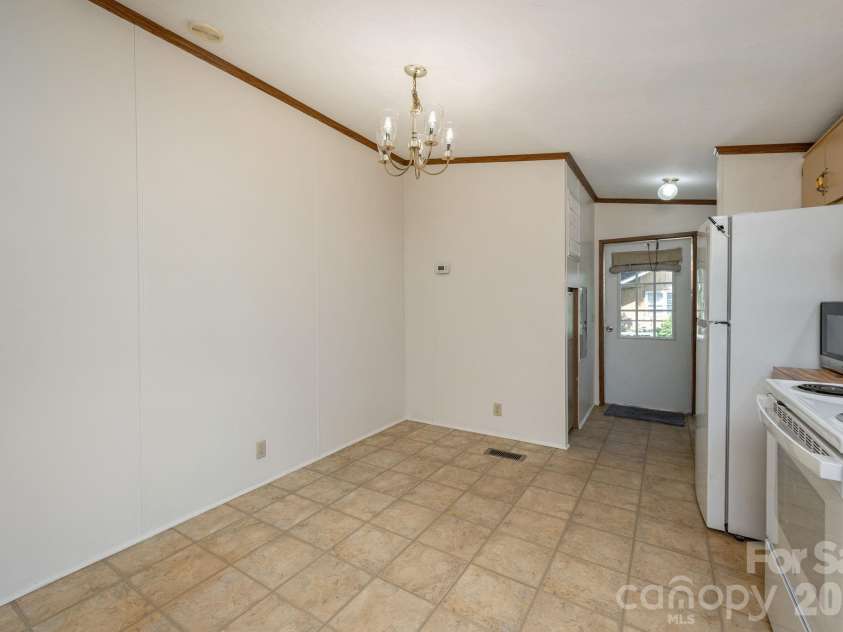 15 Grey Rock Valley, Black Mountain, NC 28711.  MLS# CAR4400913, YatesRealty ID 36991. 
