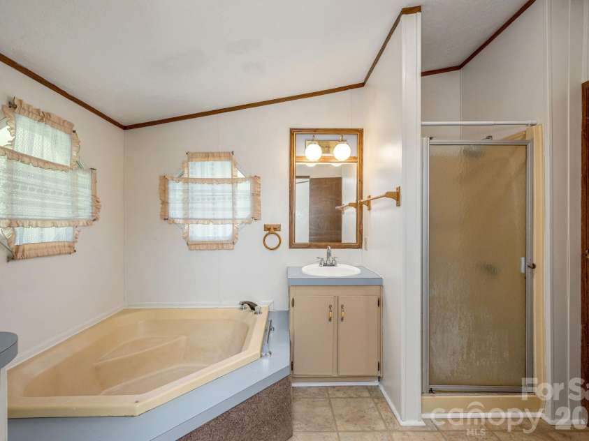 15 Grey Rock Valley, Black Mountain, NC 28711.  MLS# CAR4400913, YatesRealty ID 36991. 