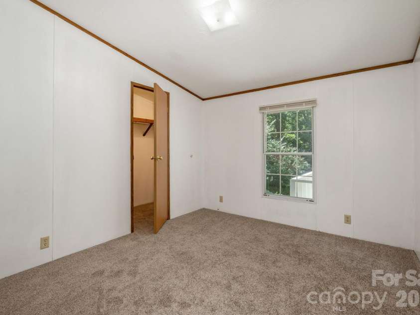 15 Grey Rock Valley, Black Mountain, NC 28711.  MLS# CAR4400913, YatesRealty ID 36991. 