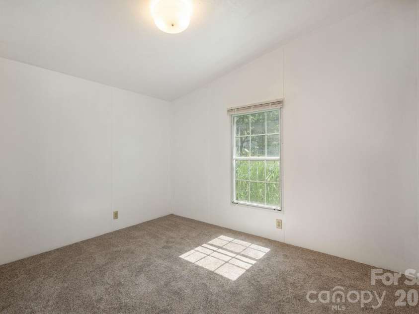 15 Grey Rock Valley, Black Mountain, NC 28711.  MLS# CAR4400913, YatesRealty ID 36991. 