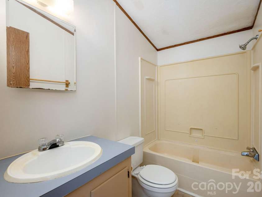 15 Grey Rock Valley, Black Mountain, NC 28711.  MLS# CAR4400913, YatesRealty ID 36991. 