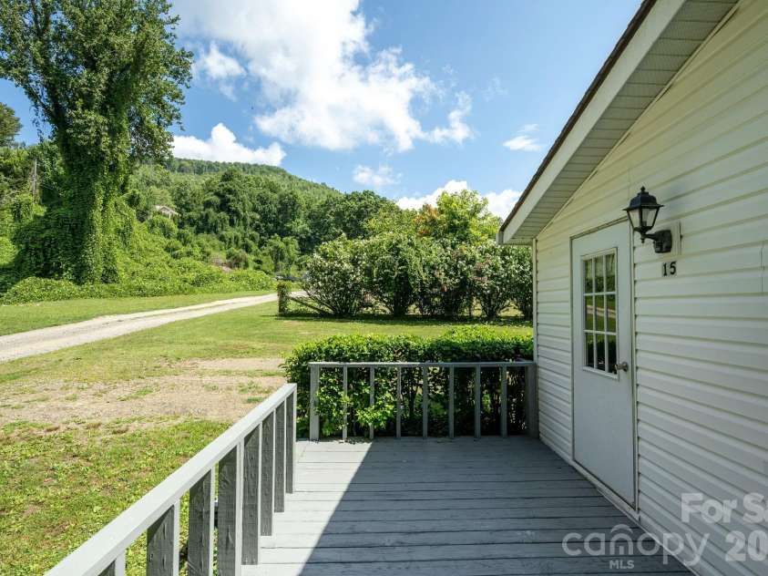 15 Grey Rock Valley, Black Mountain, NC 28711.  MLS# CAR4400913, YatesRealty ID 36991. 